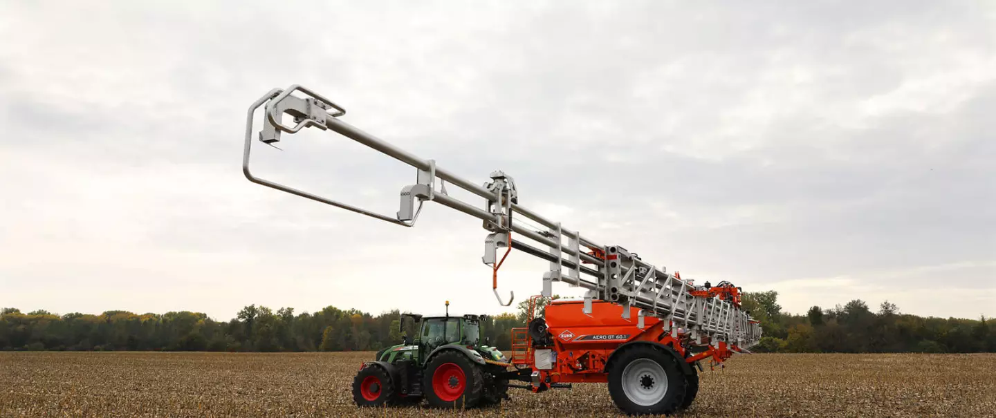 Distributeur d'engrais pneumatique AERO GT KUHN au travail