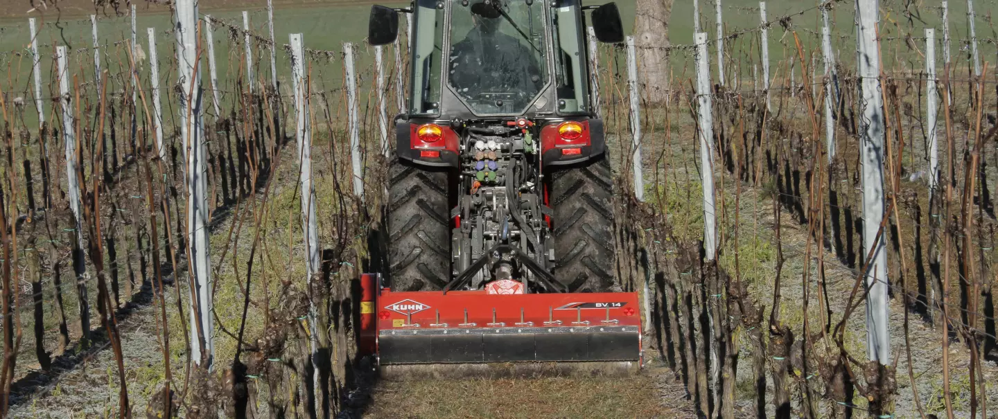 Photo du broyeur vignes et vergers BV 14 au travail