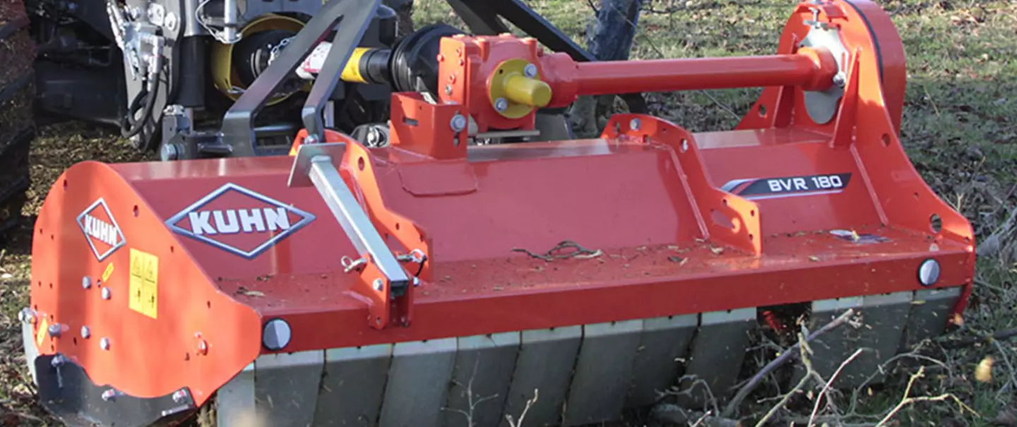 Photo du broyeur vignes et vergers BVR 180  KUHN au travail