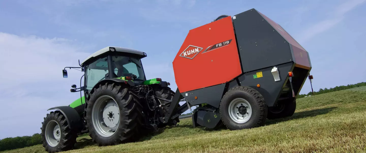 Mise en balle par KUHN FB119