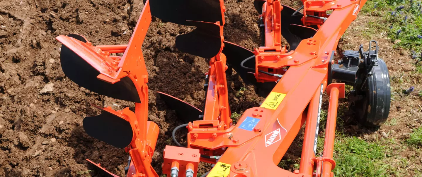 Photo gros plan de la charrue portée KUHN la MASTER 113