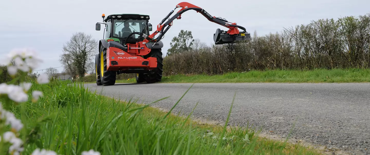 Photo de l'épareuse KUHN POLY-LONGER 5050 P au travail 