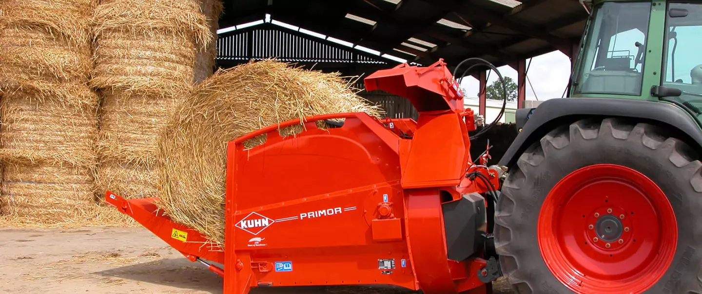 Pailleuse distributrice KUHN PRIMOR 2060 S au chargement