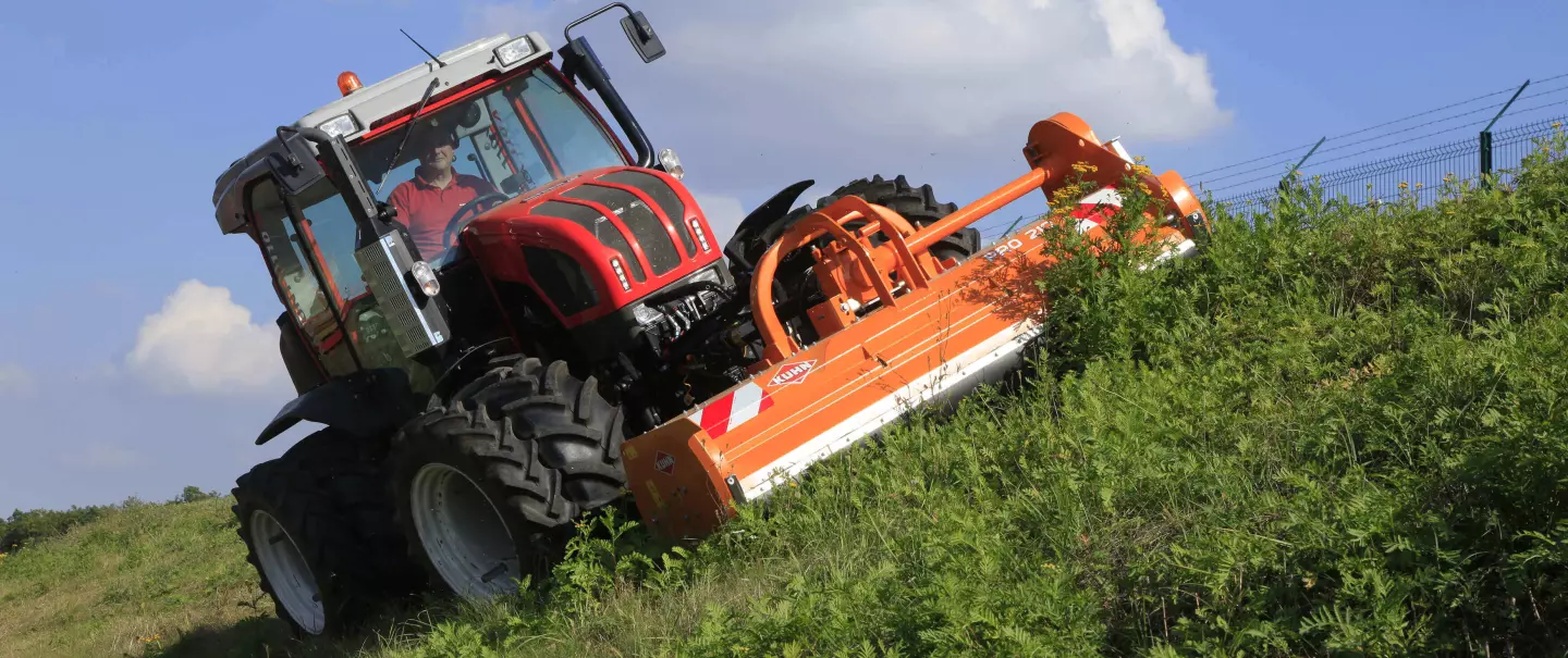 Photo du broyeur PRO 210 d'entretien du paysage au travail