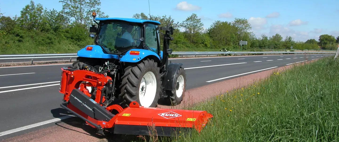 Faucheuse d'Accotement SPRING-LONGER Série 80 au travail