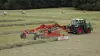 Photo de l'andaineur à dépose latérale GA 8030 KUHN en action 
