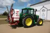 OMNIS 1200 et rampe RHX 12 vu de coté avec tracteur