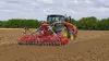 La trémie frontale double cuve TF 2300 C au travail