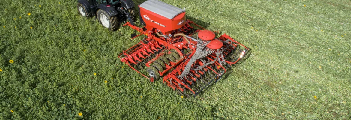AUROCK trailed seed drill for no-till and conservation agriculture at work